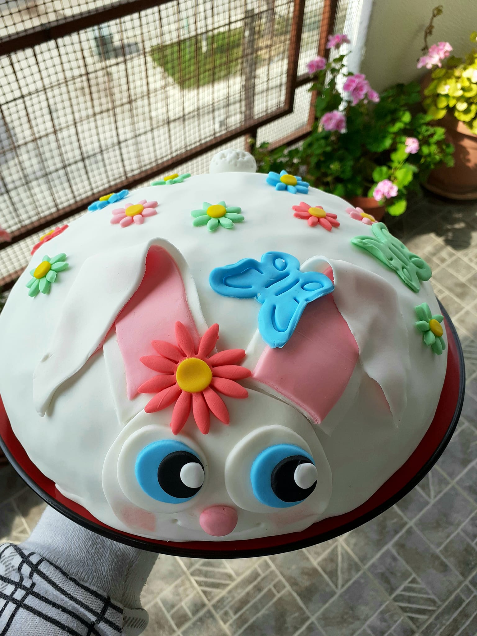 Πασχαλινό τσουρέκι λαγουδάκι με ζαχαρόπαστα