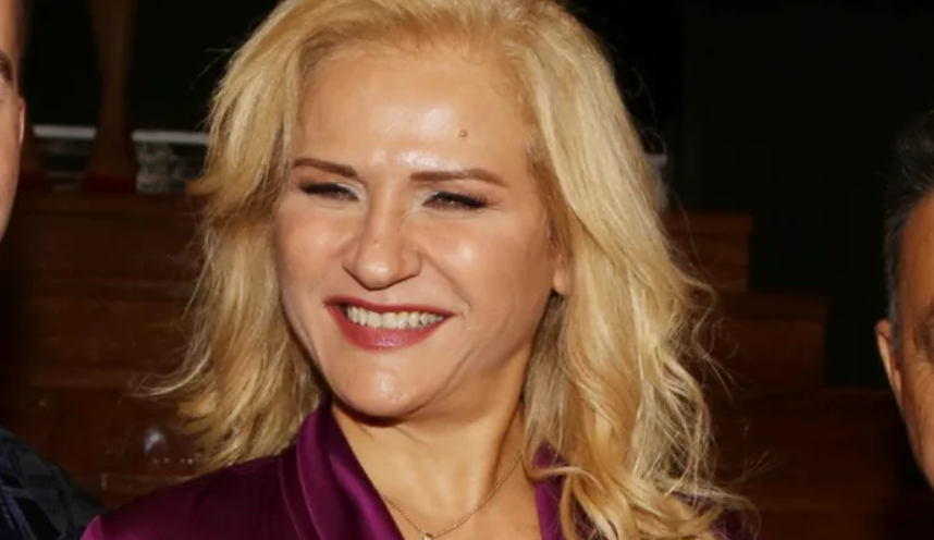 Όταν η Μπέσσυ Μάλφα τραγουδούσε το Ένα Χάδι στον Λυκούργο από την Γη της Ελιάς με δάκρυα στα μάτια