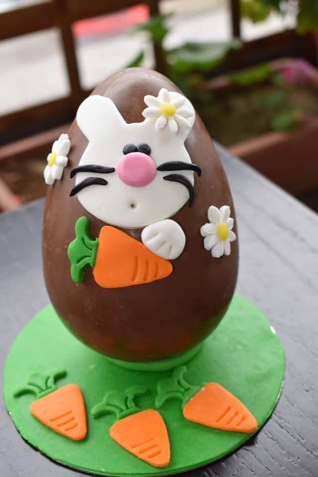 Σοκολατένια Πασχαλινά αυγά με ζαχαρόπαστα