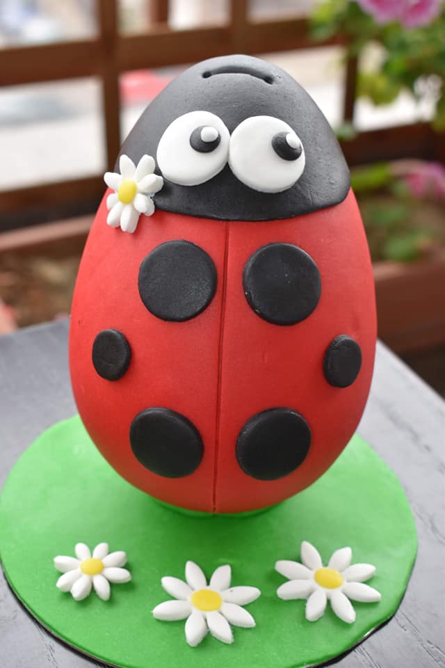 Σοκολατένια Πασχαλινά αυγά με ζαχαρόπαστα