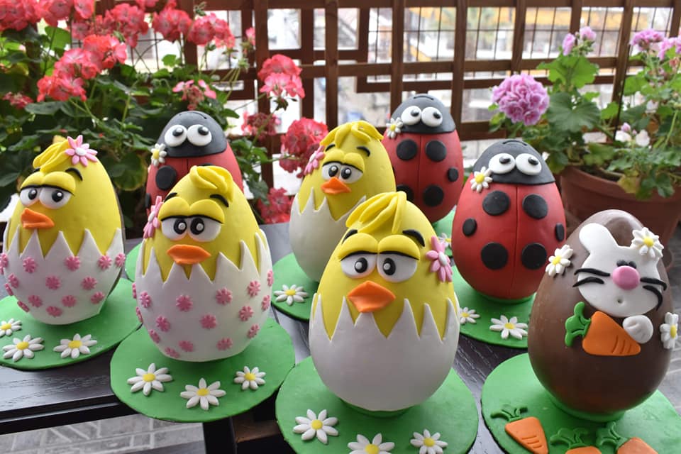 Σοκολατένια Πασχαλινά αυγά με ζαχαρόπαστα