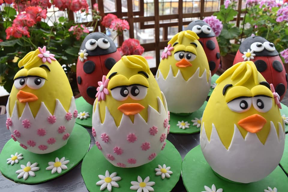 Σοκολατένια Πασχαλινά αυγά με ζαχαρόπαστα