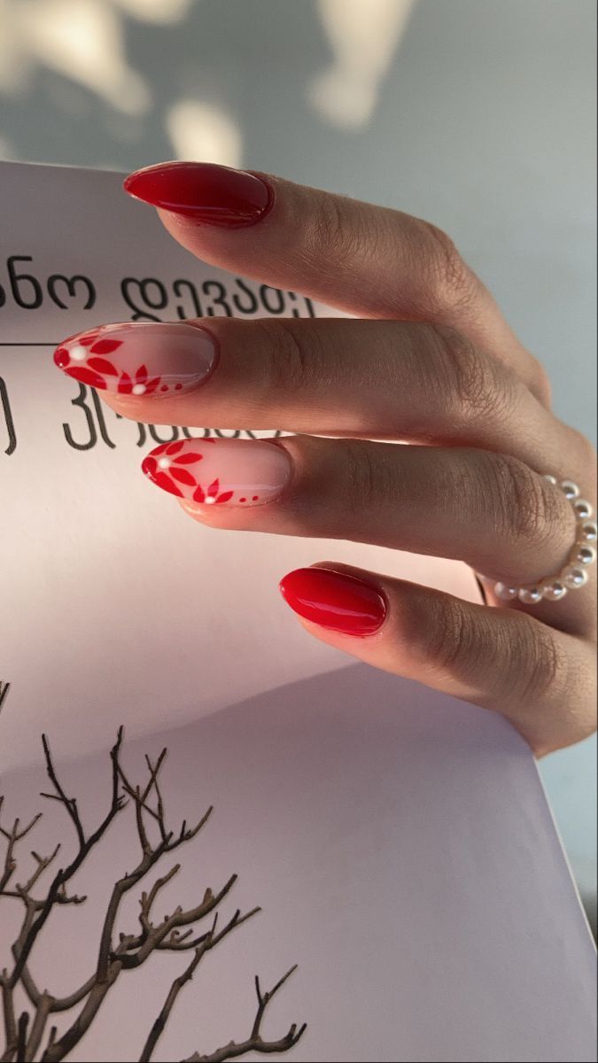 Red Easter Nails: Τα 10 Top Trends στο μανικιούρ για το Πάσχα σε φλογερό κόκκινο χρώμα