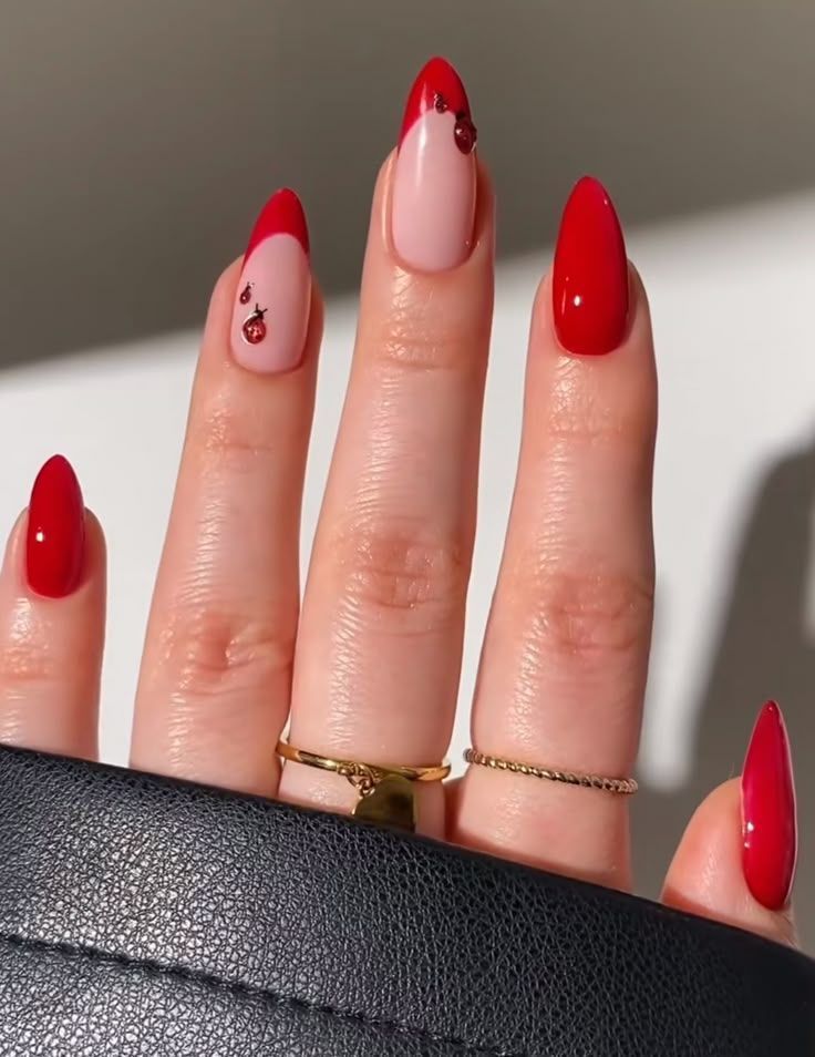 Red Easter Nails: Τα 10 Top Trends στο μανικιούρ για το Πάσχα σε φλογερό κόκκινο χρώμα