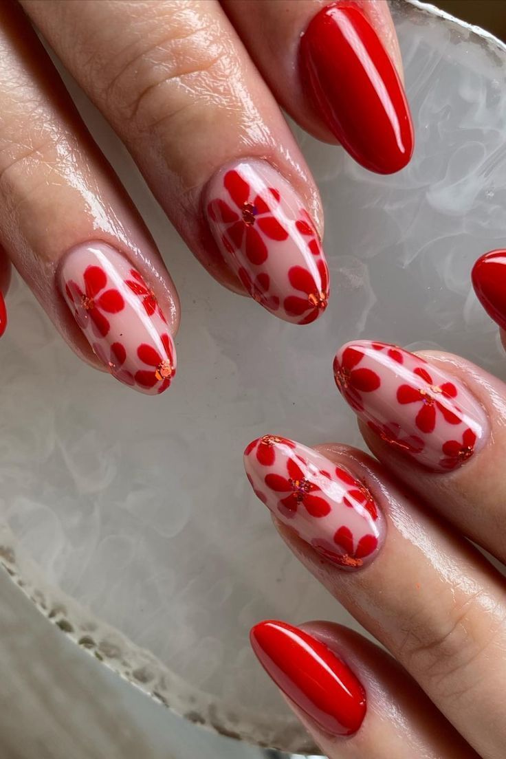 Red Easter Nails: Τα 10 Top Trends στο μανικιούρ για το Πάσχα σε φλογερό κόκκινο χρώμα