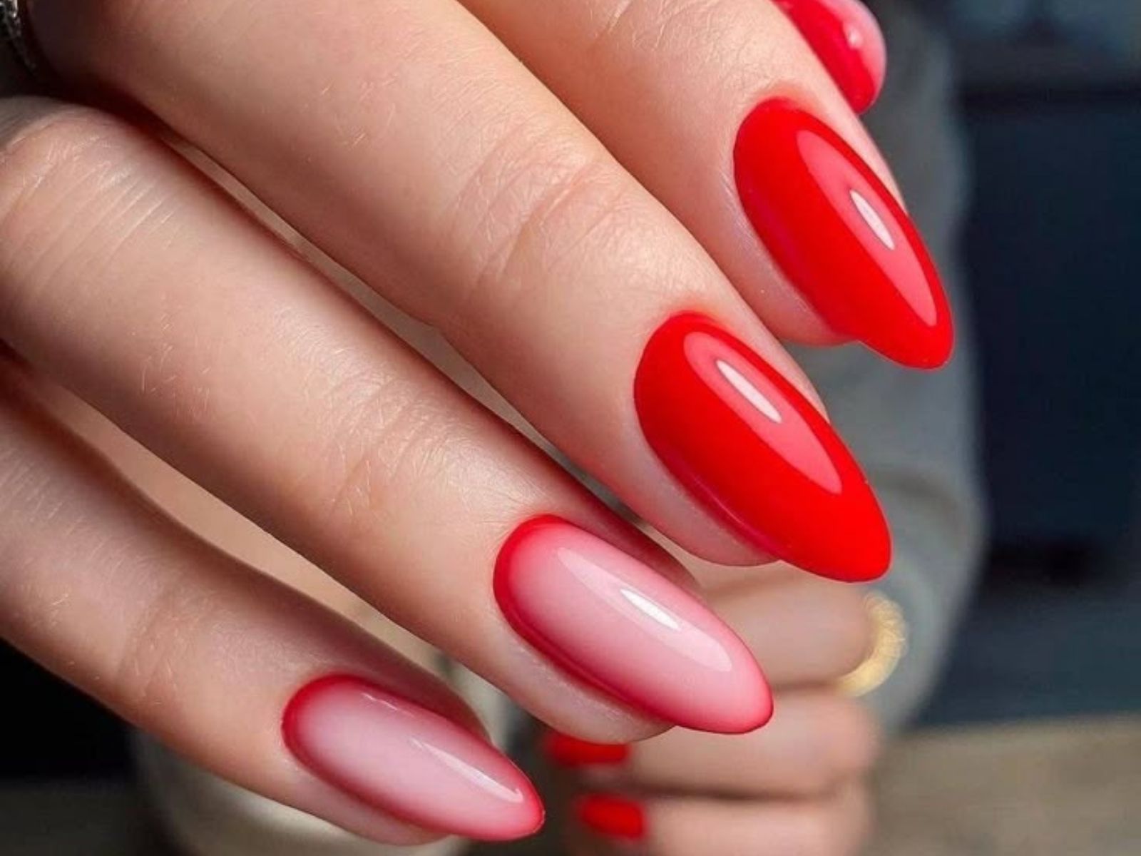Red Easter Nails: Τα 10 Top Trends στο μανικιούρ για το Πάσχα σε φλογερό κόκκινο χρώμα