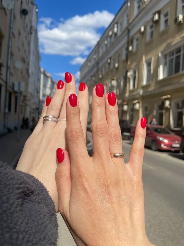 Red Easter Nails: Τα 10 Top Trends στο μανικιούρ για το Πάσχα σε φλογερό κόκκινο χρώμα