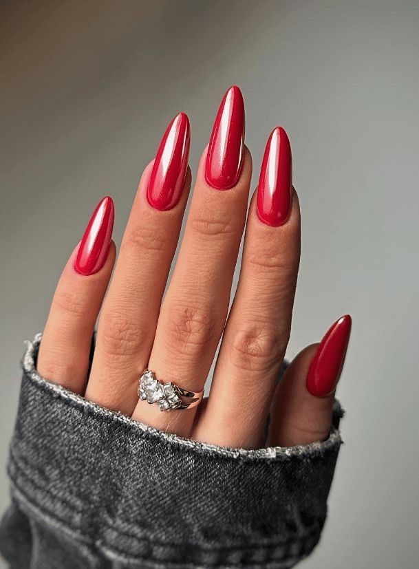 Red Easter Nails: Τα 10 Top Trends στο μανικιούρ για το Πάσχα σε φλογερό κόκκινο χρώμα