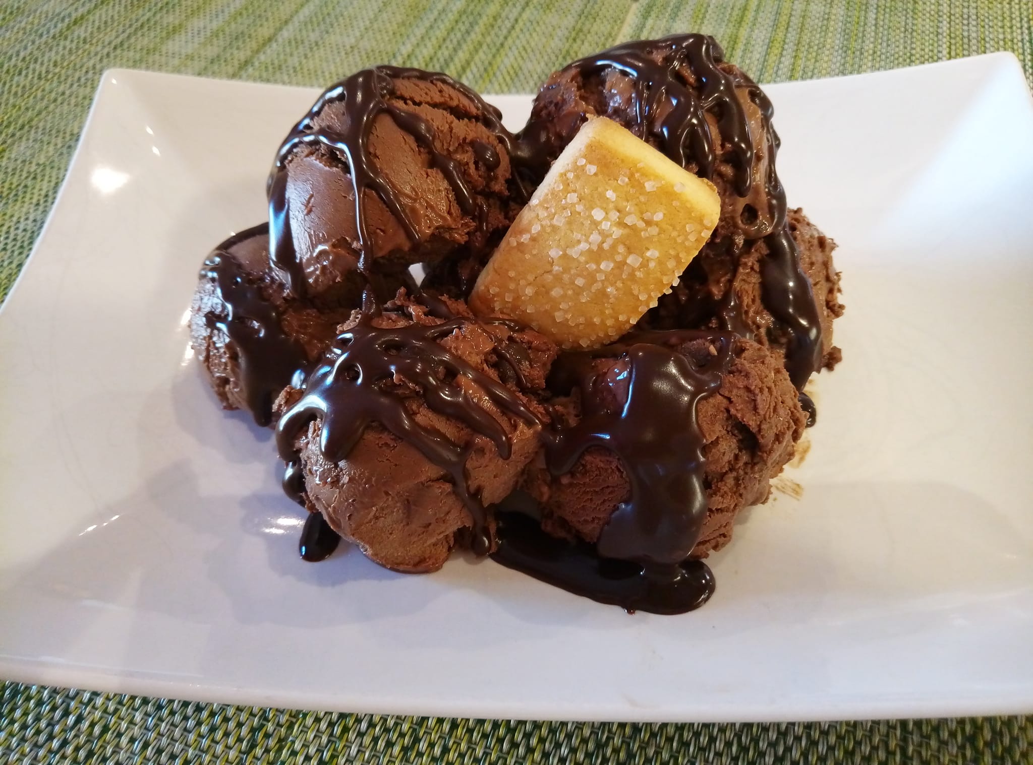 Το ιδανικό γλυκό μετά το Πασχαλινό αρνί: Παγωτό παρφέ σοκολάτα