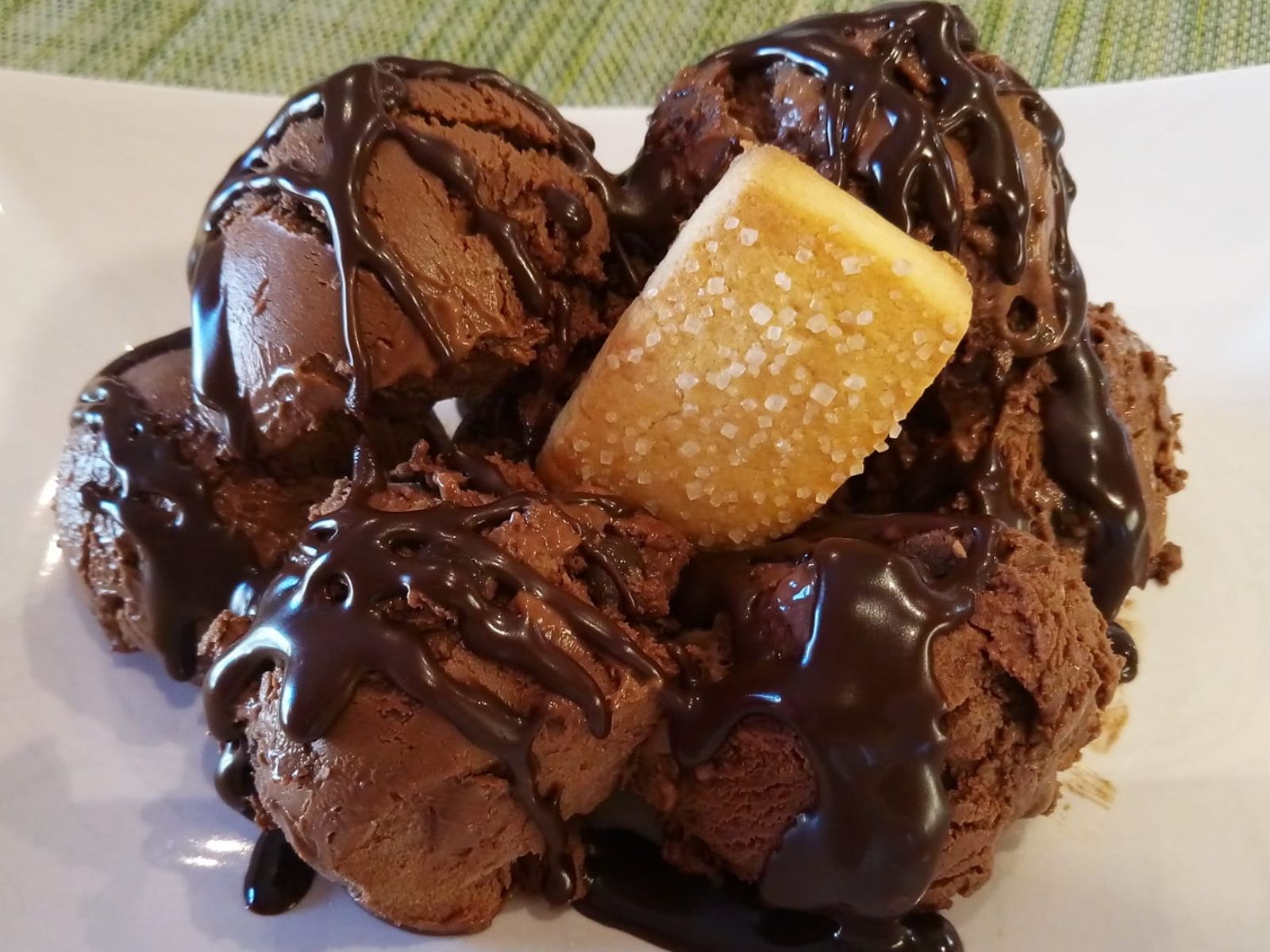 Το ιδανικό γλυκό μετά το Πασχαλινό αρνί: Παγωτό παρφέ σοκολάτα