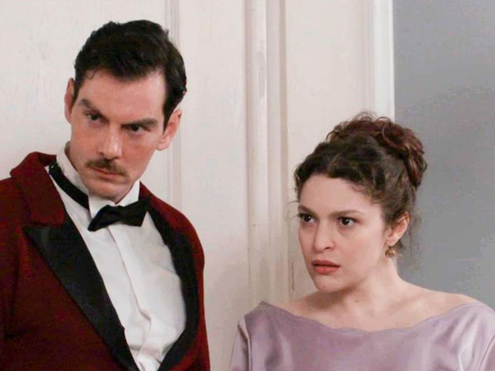 Grand Hotel: Αλίκη και Πέτρος βρίσκουν τον τάφο του Ρήγα