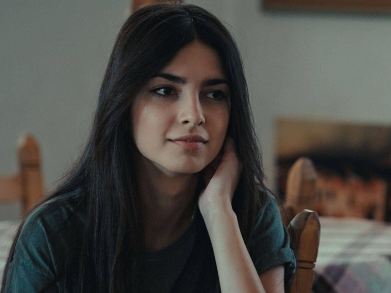 Η Γη της Ελιάς: Η Βασιλική μόλις συναντά τον Στέφανο τον ερωτεύεται με τη πρώτη ματιά