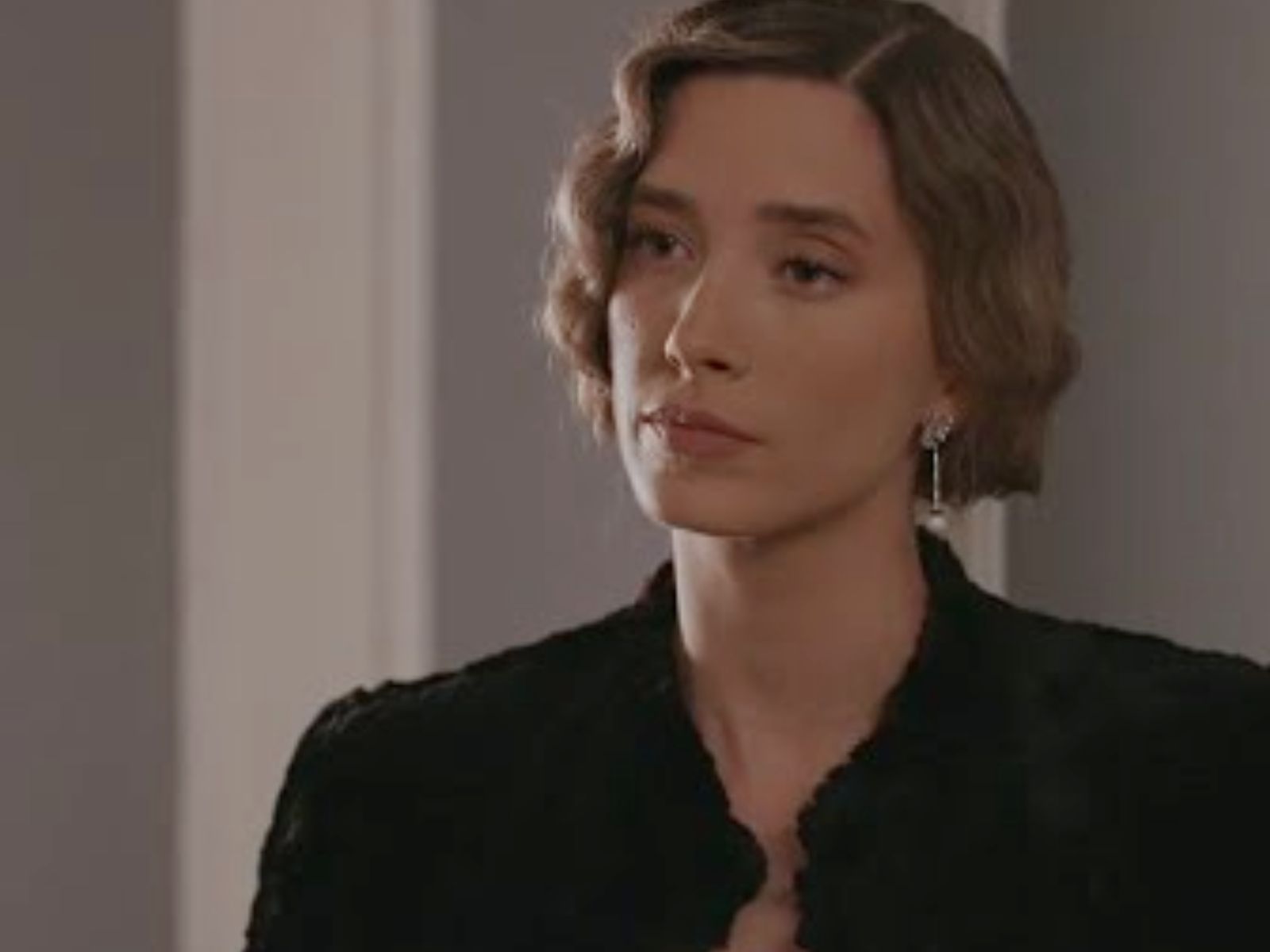 Grand Hotel: Η Ελένη γίνεται οικονόμος στο ξενοδοχείο και διαλύει τα πάντα