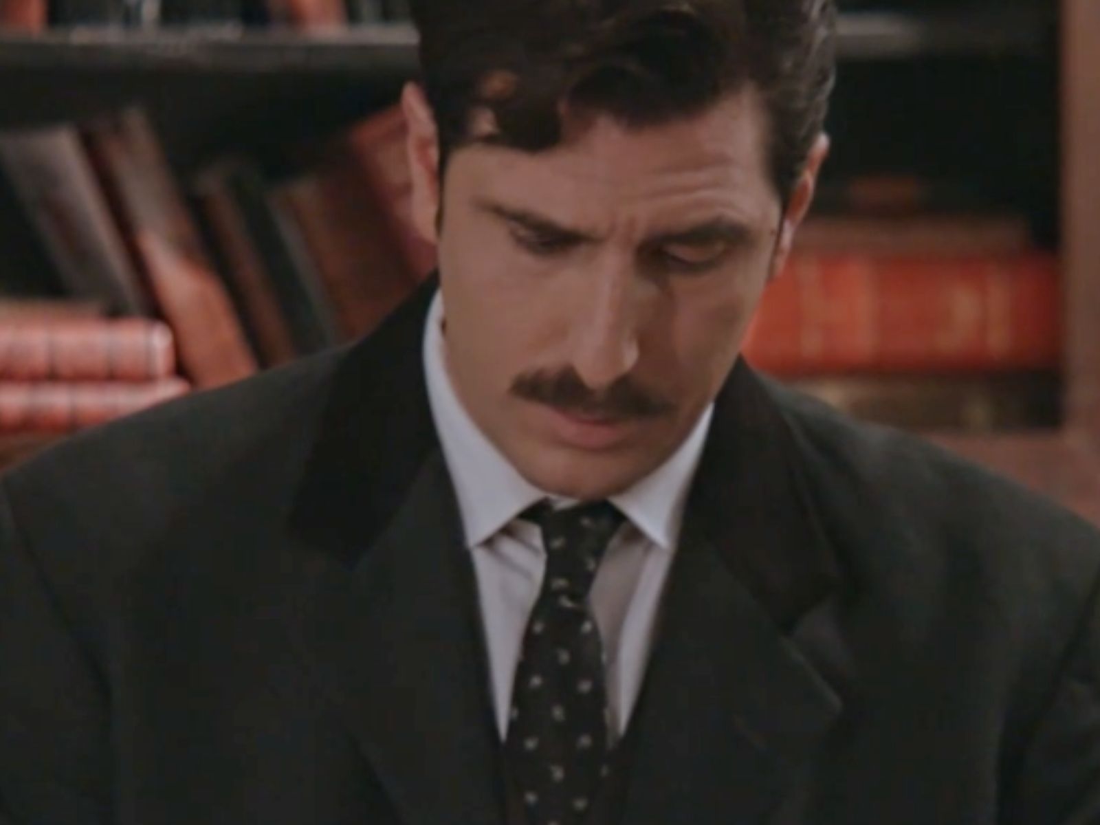 Grand Hotel: Ο Ρήγας σπάει για πρώτη φορά μπροστά στην Αλίκη και της τα λέει όλα