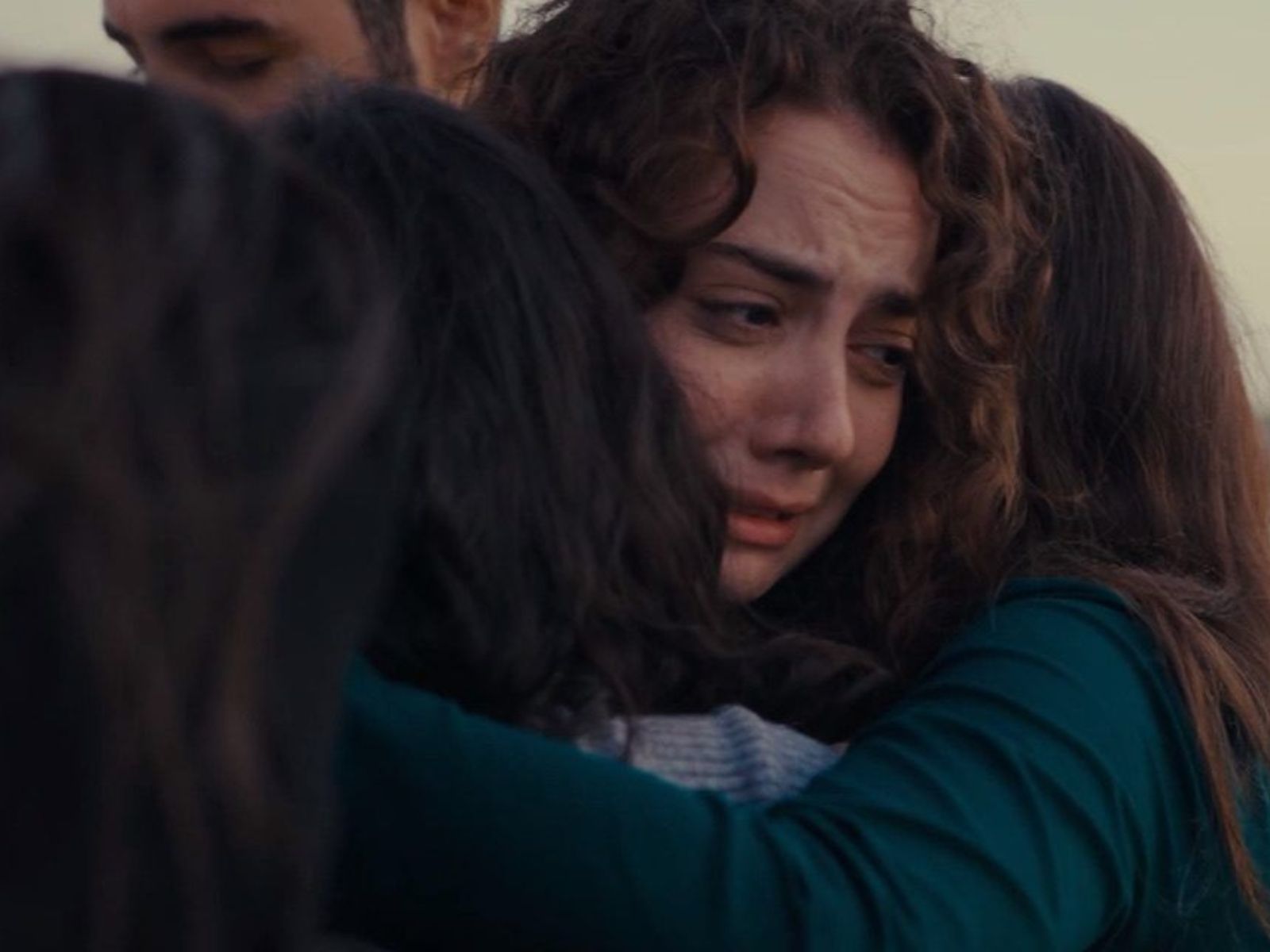 Η Γη της Ελιάς: Ο Αποστόλης σκοτώνει τα παιδιά της Αννας με το αυτοκίνητο