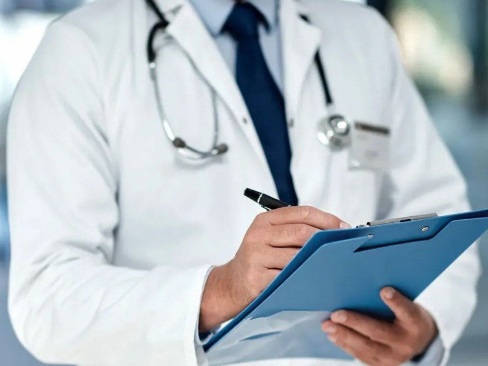 Γιατρός σκότωσε 15 ασθενείς του και τους έκαψε τα σπίτια για να εξαλείψει τα στοιχεία