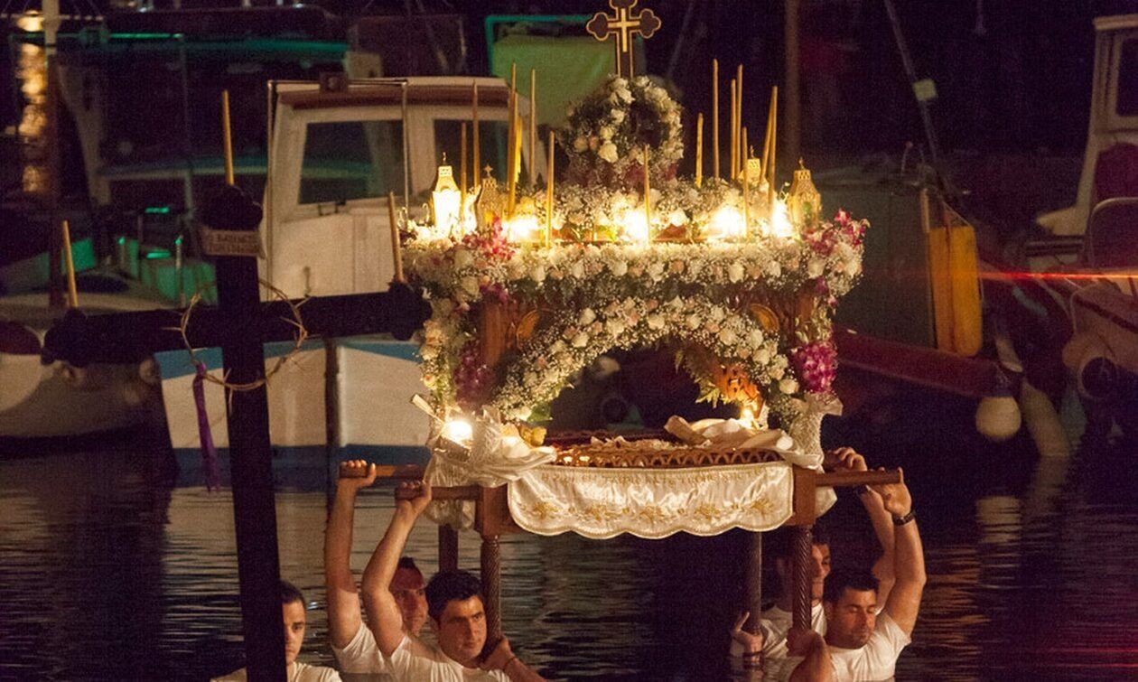 Μεγάλη Παρασκευή: Τα μέρη της Ελλάδας που έχουν τους ωραιότερους επιταφίους