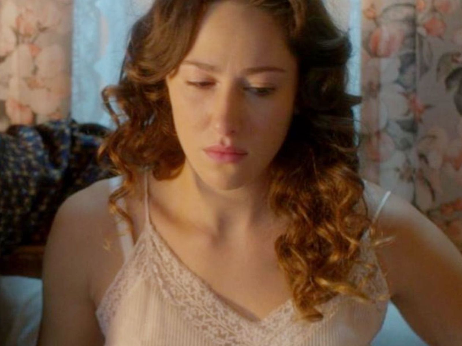 Άγιος Έρωτας: Η Σοφία εξομολογείται στο Πατέρα Νικόλαο όλη την αλήθεια για το βιασμό της