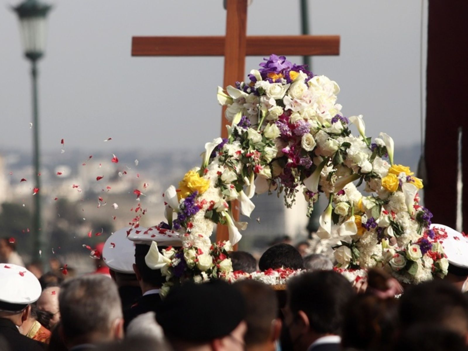 Καιρός Μεγάλη Παρασκευή: Ανοιξιάτικες θερμοκρασίες και πολλή σκόνη – Σε ποιες περιοχές θα βρέξει