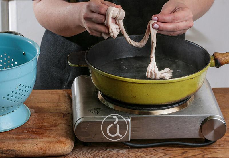 Μαγειρίτσα της Αργυρώς Μπαρμπαρίγου: Όλα τα Μυστικά και η Συνταγή που πετυχαίνει πάντα