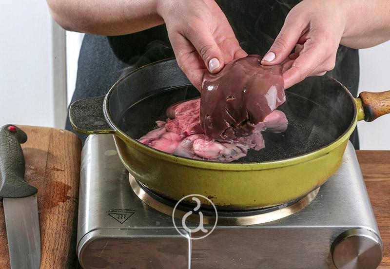 Μαγειρίτσα της Αργυρώς Μπαρμπαρίγου: Όλα τα Μυστικά και η Συνταγή που πετυχαίνει πάντα