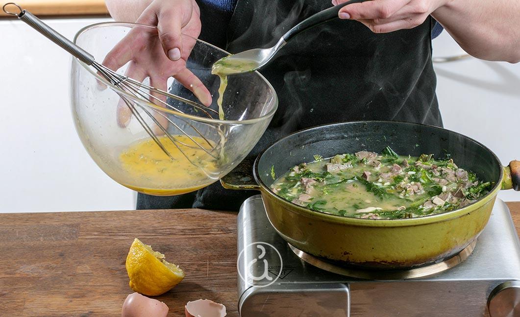 Μαγειρίτσα της Αργυρώς Μπαρμπαρίγου: Όλα τα Μυστικά και η Συνταγή που πετυχαίνει πάντα