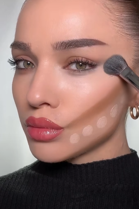 Η πιο εύκολη τεχνική contouring για έντονα ζυγωματικά και γωνίες στο πρόσωπο