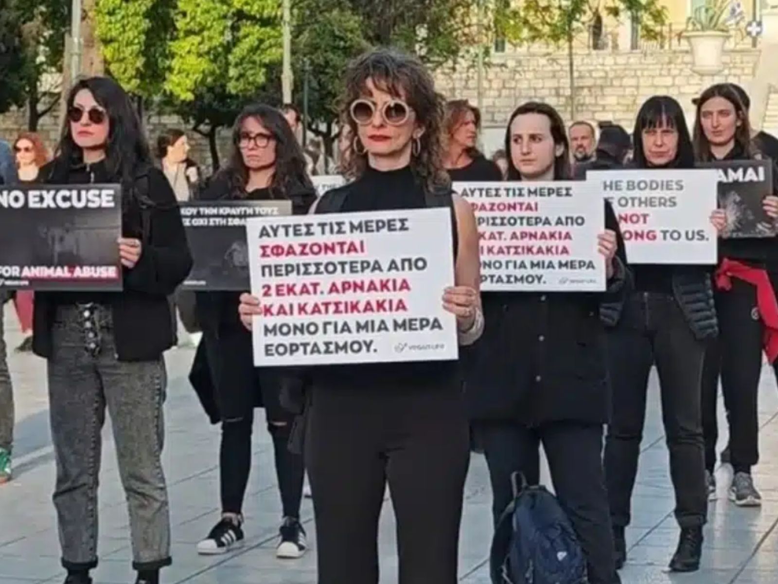Συγκέντρωση διαμαρτυρίας από vegans στο Σύνταγμα κατά της σφαγής αρνιών το Πάσχα