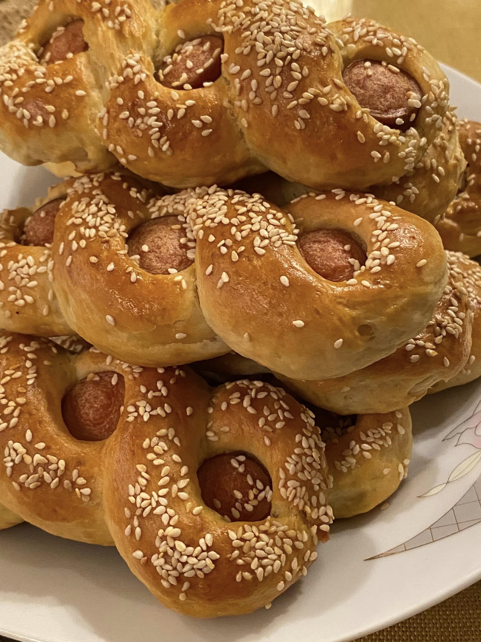 Λουκανικοπιτάκια πλεξουδάκια για κολατσιό