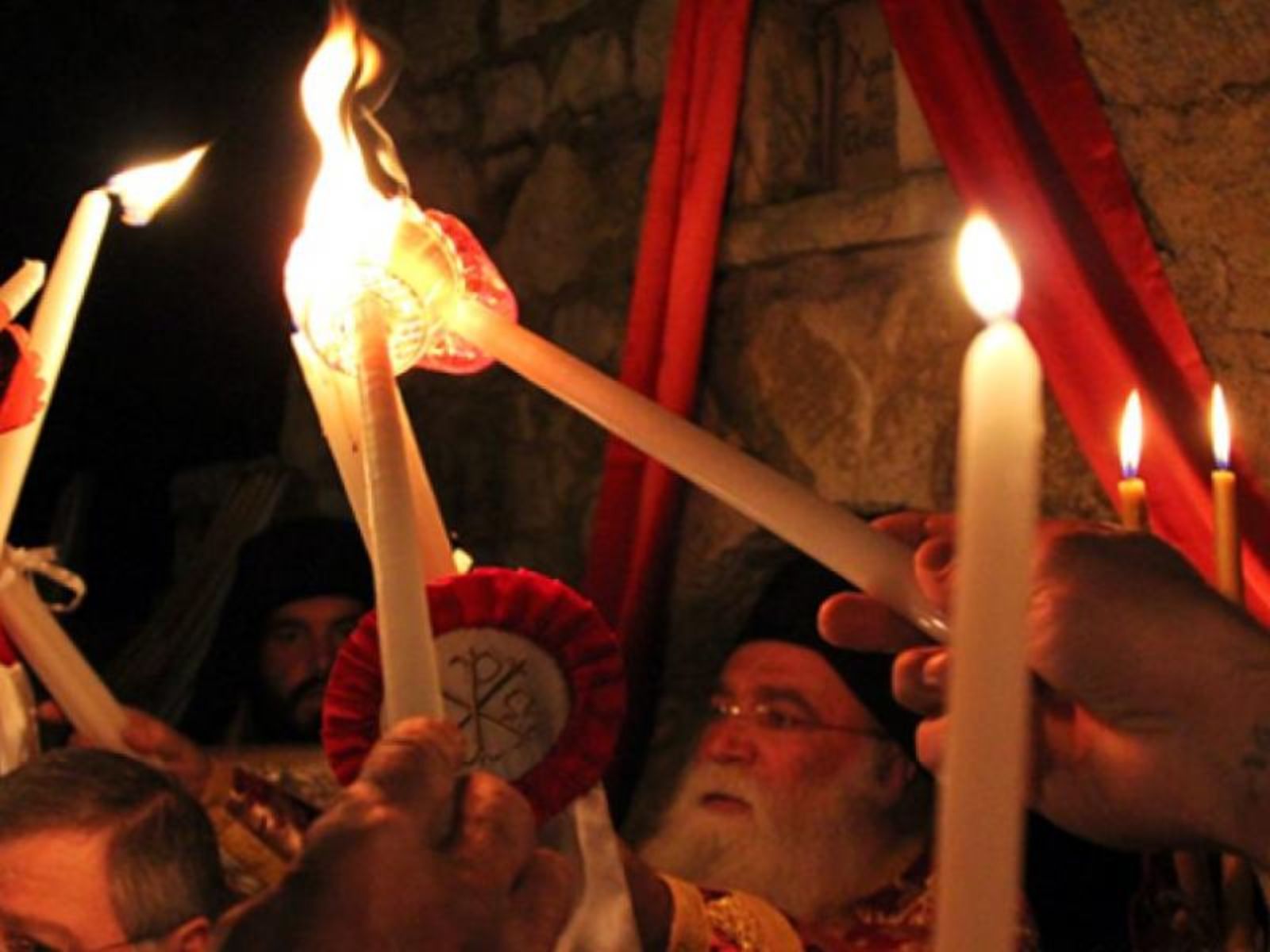 Μεγάλο Σάββατο: Τα έθιμα ανά την Ελλάδα και η ιστορία πίσω από τη λαμπάδα