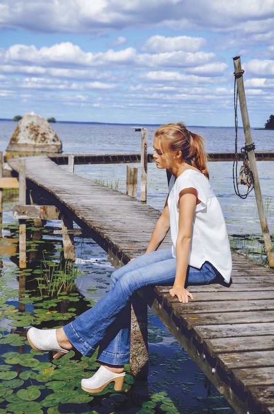 Τα clogs είναι τα πιο fashionable παπούτσια της Άνοιξης – Ιδέες για να τα φορέσεις σε κάθε εμφάνιση