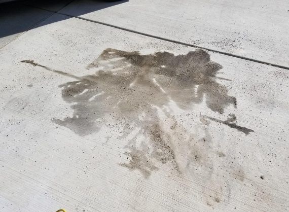 Πώς να καθαρίσετε την αυλή και το μπαλκόνι από τα λίπη και τις μαυρίλες από τα κάρβουνα μετά το Πάσχα