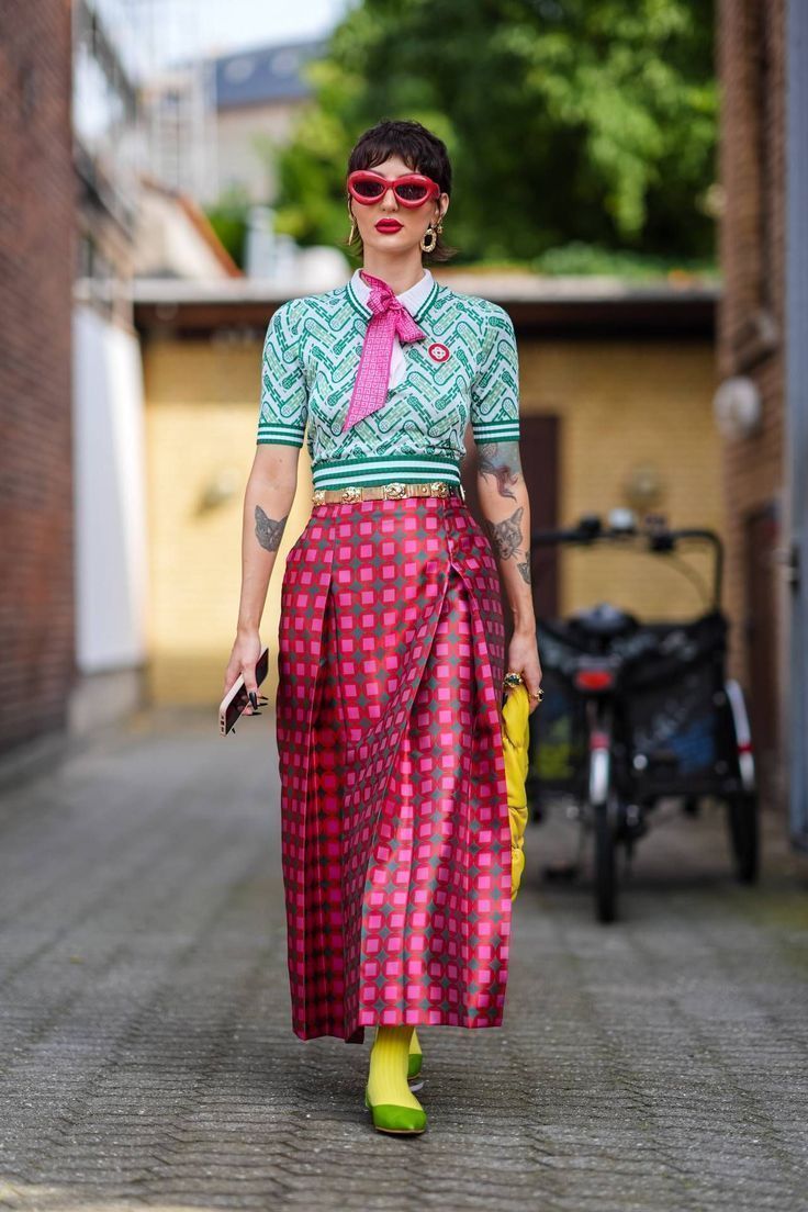 Polo top: Ιδέες για ντύσιμο με την πιο staple μπλούζα την φετινή Άνοιξη