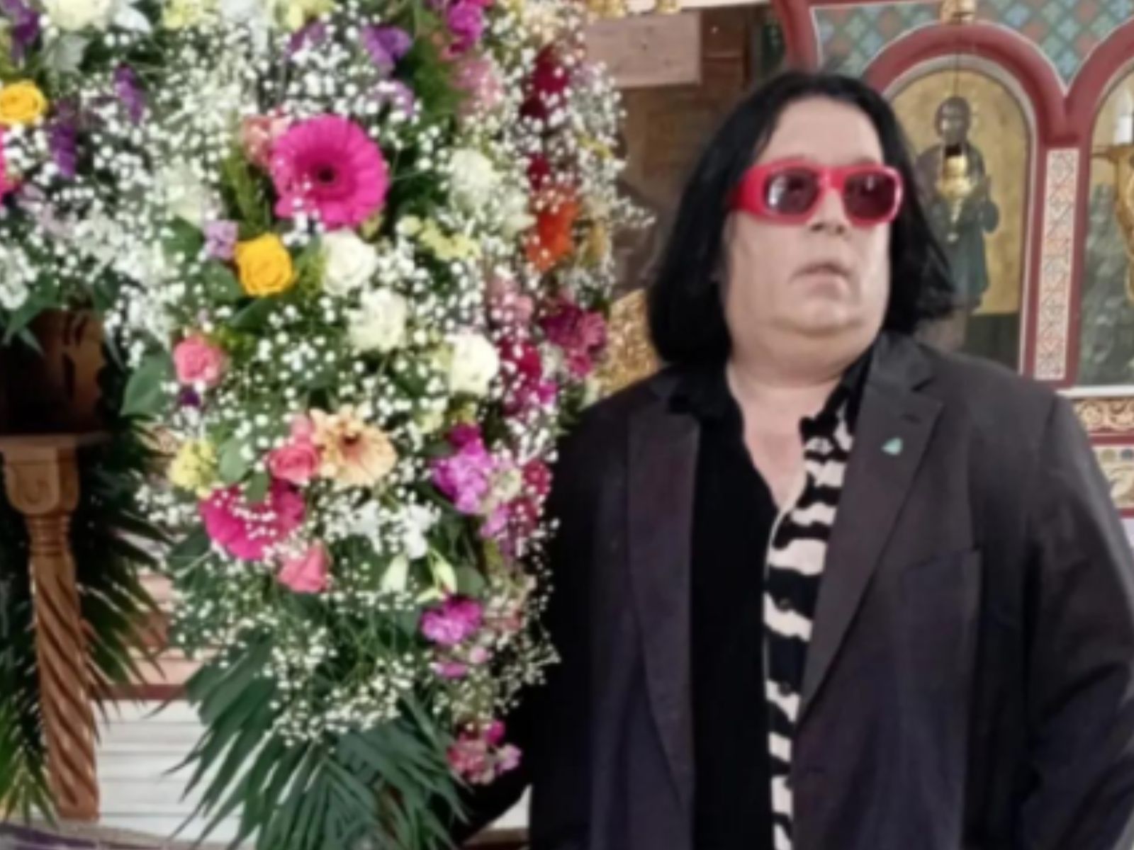 Ο Εθνικός Σταρ ξαναχτυπά – Οι φωτογραφίες του με τον Επιτάφιο στο TikTok