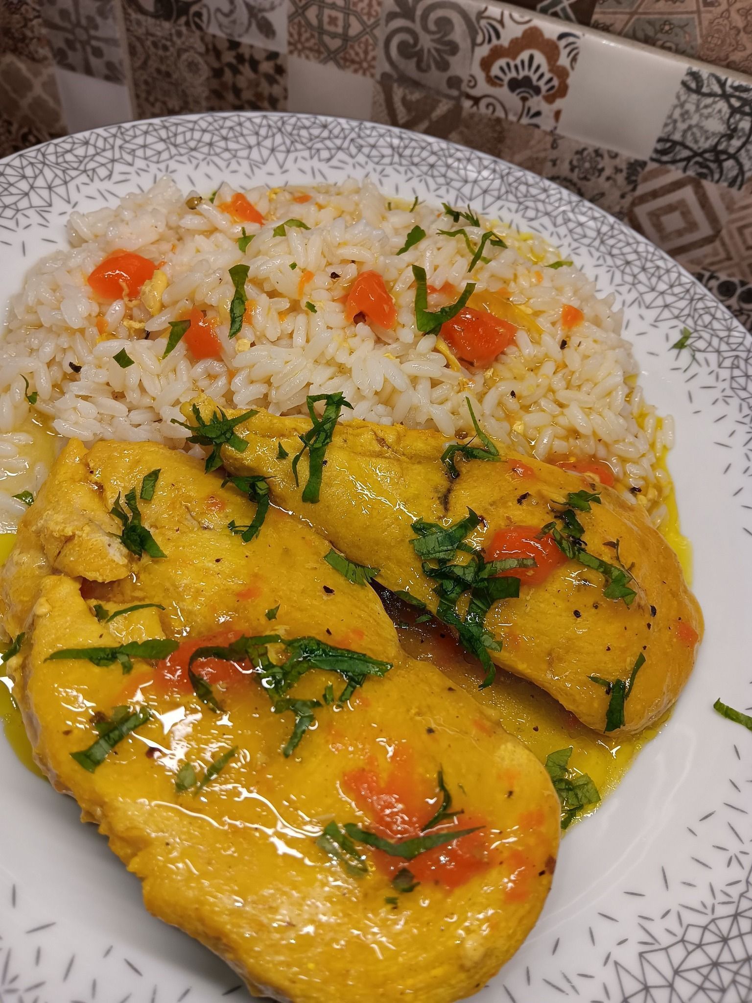 Λεμονάτο κοτόπουλο με κουρκουμά στη κατσαρόλα