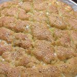 Τυρόψωμο με φέτα και την τεχνική με το ελαιόλαδο για να βγει πιο τραγανό