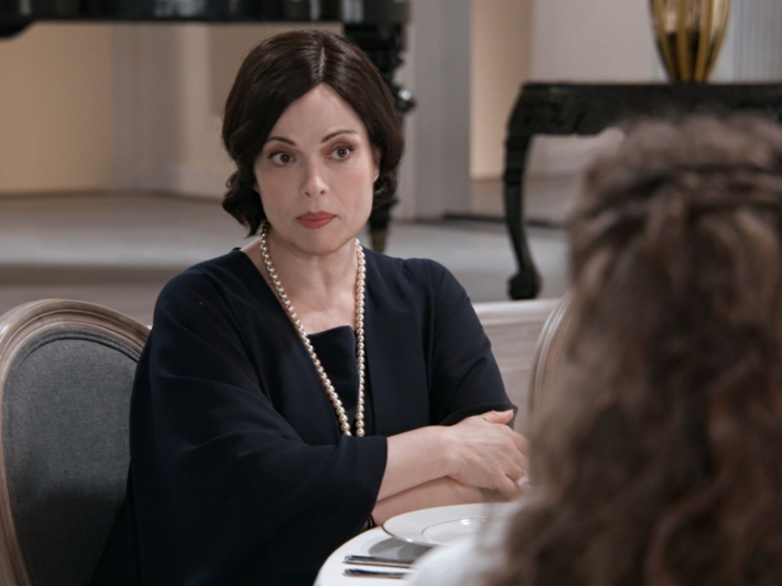 Grand Hotel: Αν νομίζεις ότι θα σε αφήσω να διαλύσεις τη ζωή σου με έναν τυχαίο είσαι γελασμένη – Η Κυβέλη σκοτώνεται με την Αλίκη