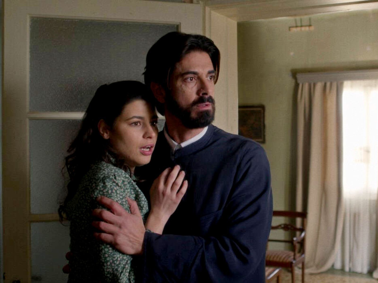 Άγιος Έρωτας: Τη βλέπεις την Παναγία; Αυτή να σε συγχωρήσει- Η Χλόη διώχνει μακριά τον Νικόλαο