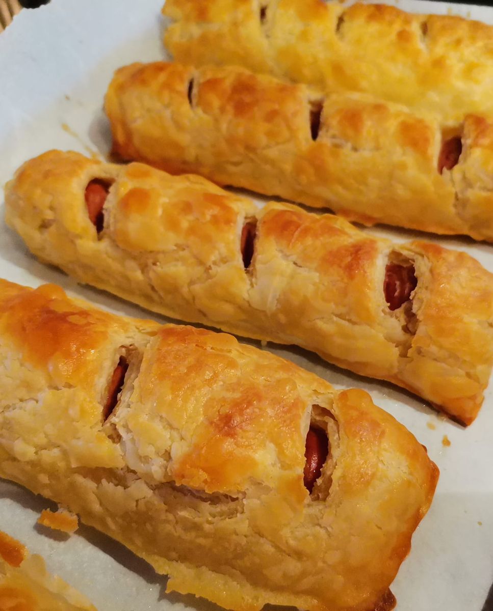 Λουκανικόπιτες με τον χυλό που τις κάνει πιο τραγανές