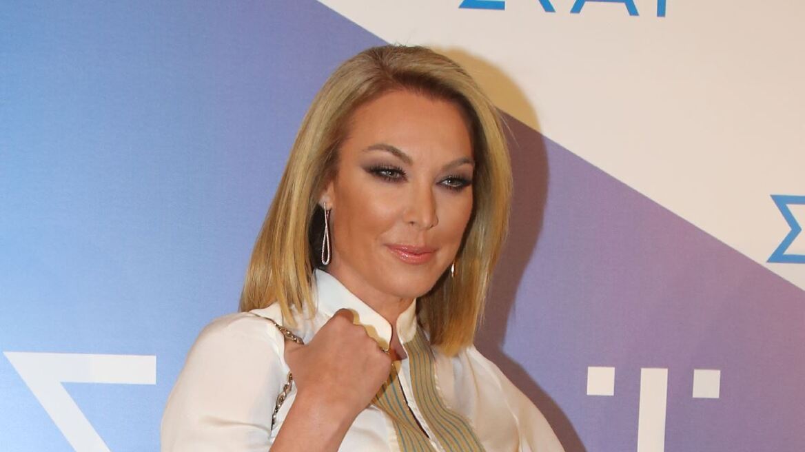 Όταν η Τατιάνα Στεφανίδου κόλλησε…στο τοίχο τη Στέλλα Μπεζαντάκου – Έγινες γνωστή γιατί πήγες στη τουαλέτα…με τον Άρη