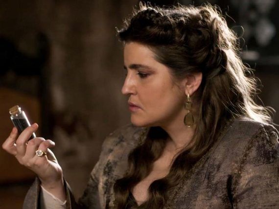 Η Μάγισσα: Η Πανδώρα κάνει παιδί με το Σίλβιο