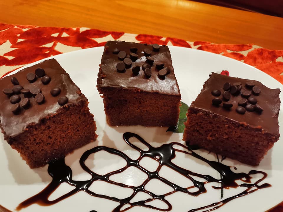 Ζουμερή σοκολατόπιτα για κέρασμα