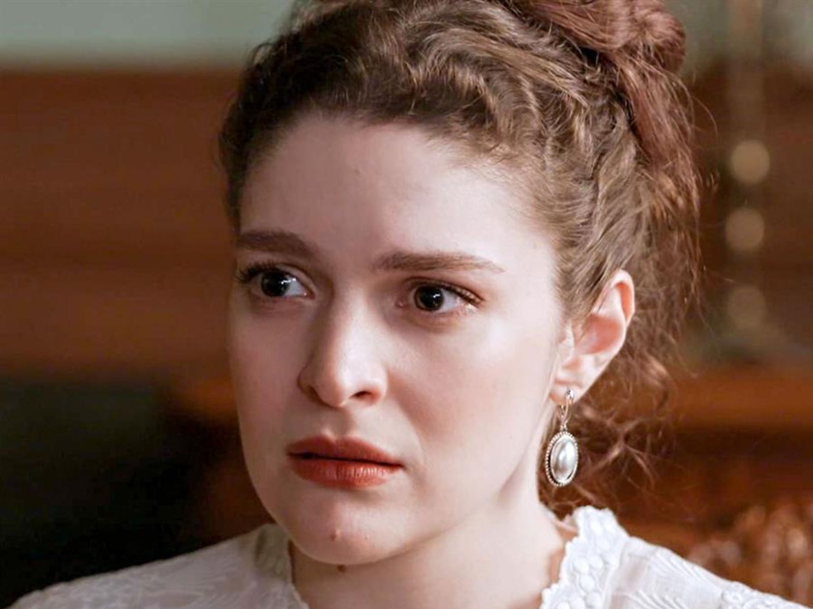 Grand Hotel: “Δεν θα αντέξω μακριά από εσένα” – Η Αλίκη τα βάζει με όλους για να μη φύγει ο Πέτρος