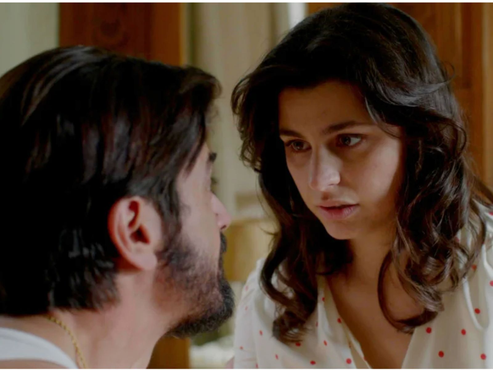 Άγιος Έρωτας: Η Χλόη έρχεται κοντά με τον Πέτρο και ο Πατήρ Νικόλαος λιώνει από ζήλεια