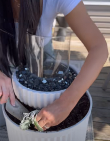 Φτιάξε διακοσμητική γλάστρα για την αυλή – Η εύκολη κατασκευή που έγινε viral στο TikTok (ΔΕΝ ΕΙΝΑΙ ΕΤΟΙΜΟ)