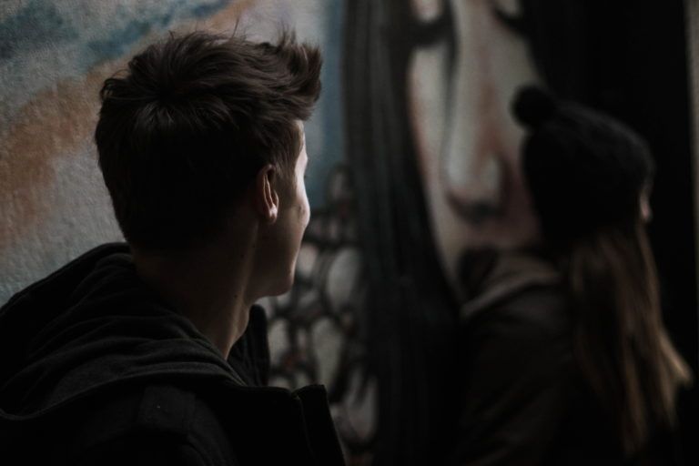 Για να μου ανοίξει την καρδιά της η έφηβη κόρη μου έπρεπε να σταματήσω να μιλάω εγώ