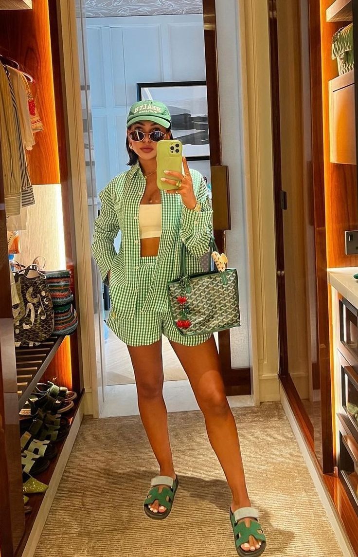 Ντύσιμο Μαΐου 2025: Ιδέες για μοντέρνα Summer Looks μέσα στη καρδιά της Άνοιξης