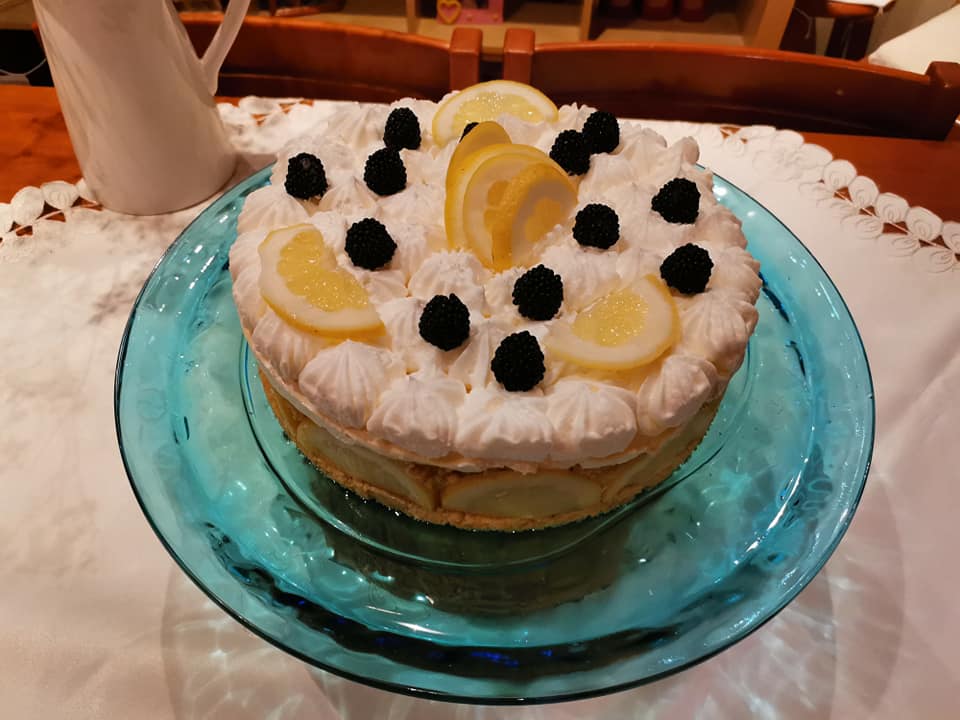 Τούρτα παγωτό βανίλια με σορμπέ λεμόνι για τη Πρωτομαγιά