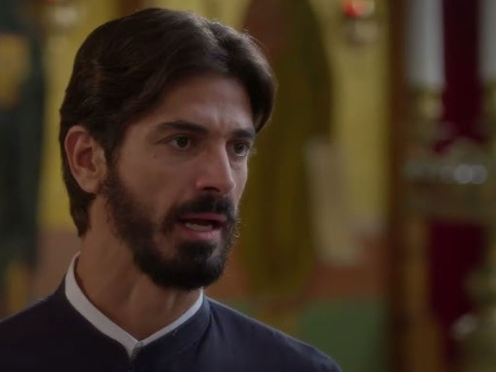 Άγιος Έρωτας: Ο Δεσπότης κάνει ρεζίλι τον πατέρα Νικόλαο στο Ιερατείο