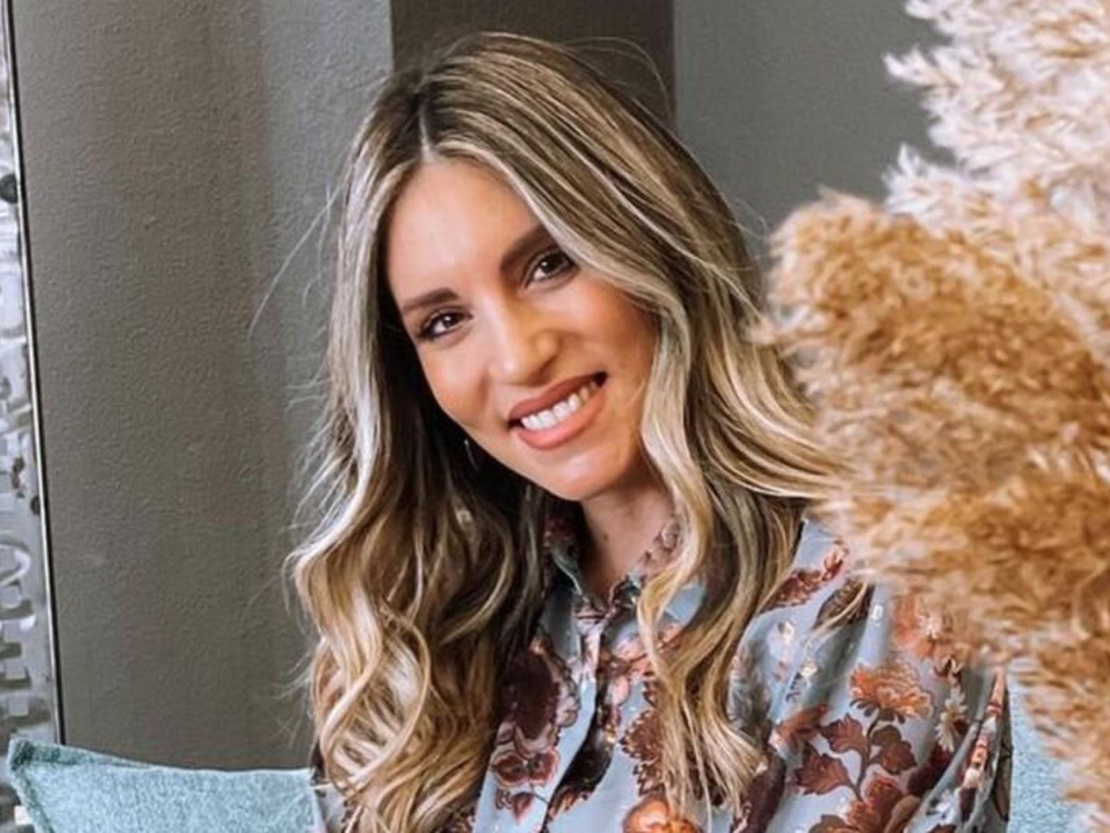 Η Αθηνά Οικονομάκου φοράει το απόλυτο χρώμα του Καλοκαιριού δίνοντας το fashion inspo που έψαχνες